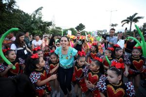 Miles de cancunenses se unen en el Carnaval Cancún 2023