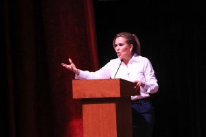 Lili Campos fomenta la actualización fiscal