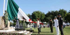 Yucatán rinde homenaje al lábaro patrio, símbolo de unidad nacional