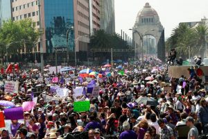 AMLO pide que manifestaciones por el #8M sean sin violencia
