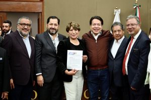 Delfina Gómez se registra como candidata a gobernadora en el Edomex
