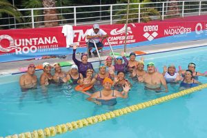 COJUDEQ promueve la natación para adultos mayores