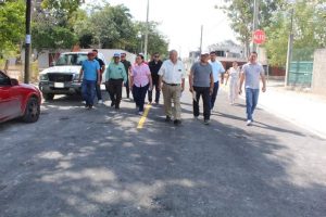 Entrega Mara Lezama repavimentación de calle a vecinos chetumaleños