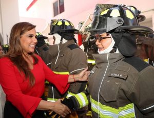 Con millonaria inversión fortalecen y equipan a bomberos de Cancún