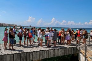 Proyectan movilizar más de 922 mil pasajeros hacia Isla Mujeres y Cozumel en abril