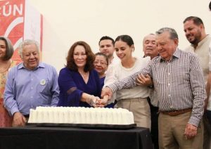 Celebra Ana Patricia Peralta con fundadores de Cancún