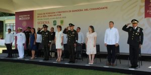 Atestigua Fritz Sierra cambio de mando en la 32 Zona Militar en Yucatán