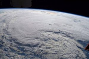 NASA lanza 2 pequeños satélites para monitorear huracanes