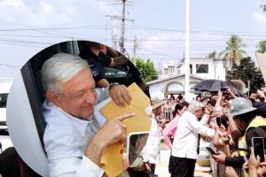 López Obrador llega a Teapa para supervisar las obras del Tren del Istmo