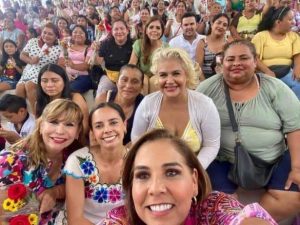 Mara Lezama en Villas Otoch toma protesta a Protectoras del Bienestar “Mujer es Vida”
