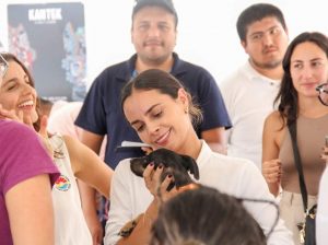 Adoptar mascotas es acto de amor: Ana Paty Peralta