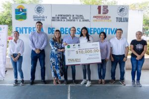 Diego Castañón Trejo entrega becas deportivas municipales a Tulumnenses