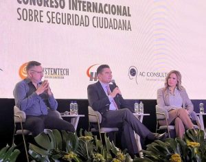 Lili Campos participa en Congreso Internacional