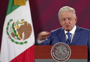 AMLO dice saber quién representará a Va por México en las elecciones 2024