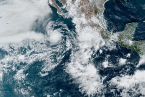 Huracanes Adrián y Beatriz amenazan el Pacífico; estos son los estados que afectarán