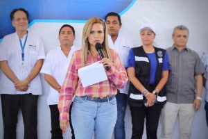 Lili Campos escuchó y resolvió peticiones ciudadanas en Mundo Hábitat