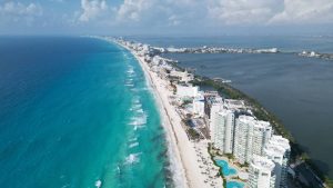 Garantiza Ana Paty Peralta playas limpias y certificadas en Cancún