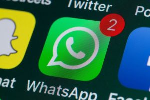 Conoce cómo puedes enviar mensajes y fotografías sin abrir WhatsApp