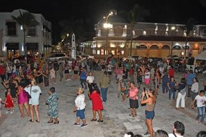 Con exitosa participación la Fundación de Parques y Museos de Cozumel (FPMC) tuvo Una Noche de Baile “Una Cana al Aire”