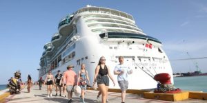 El crucero de lujo Serenade of the Seas llega a la costa de Yucatán, con más de 2,500 turistas