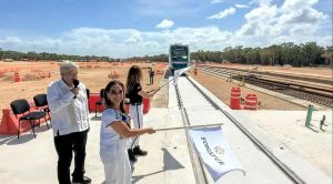 Junto con el Presidente de México, Mara Lezama da banderazo para recibir vagón del Tren Maya