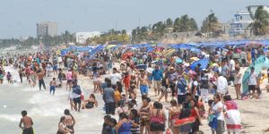 Visitantes abarrotan playas y casas veraniegas en Progreso