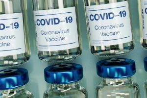 AMLO aprueba venta de vacunas contra el Covid-19 en farmacias de México