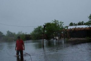 Depresión en el Golfo de México tocará tierra como tormenta Harold este martes