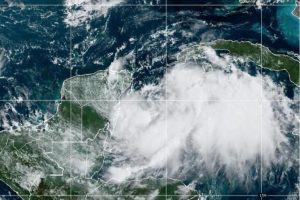 Depresión tropical Diez se intensifica a tormenta tropical Idalia