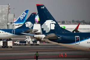 Gobierno de México planea restringir vuelos en el AICM y llevarlos al AIFA