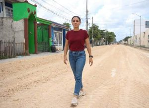 Lleva Ana Paty Peralta obras tranformadoras a colonias de Cancún