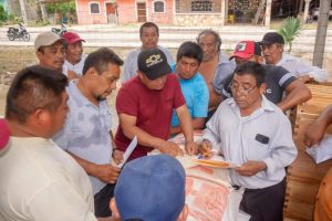 Gobierno de Diego Castañón Trejo fortalece a familias apicultoras con insumos y equipos