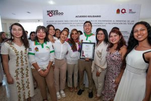Mara Lezama entrega Premio Estatal de la Juventud 2023
