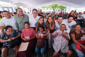 Mara Lezama lleva justicia social a familias de Solidaridad