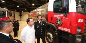 Mauricio Vila reconoce labor de bomberos y paramédicos con estímulos económicos y equipamiento