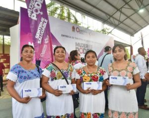 Avanza entrega de tarjetas Mujer es Poder en Quintana Roo