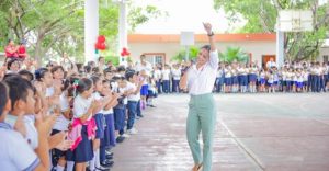 Respalda Ana Paty Peralta participación de Padres de Familia para mejorar infraestructura Educativa