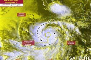 ‘Jova’ se intensifica a huracán categoría 2; provocará lluvias fuertes en 4 estados