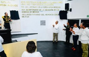 Inscriben con letras doradas la leyenda “2023, Bicentenario del Heroico Colegio Militar”, en el Congreso de Tabasco