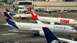 Aerolíneas piden retrasar aún más la reducción de vuelos en el AICM