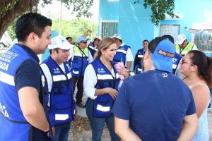 Atiende Lili Campos peticiones de habitantes de El Petén