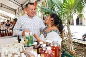 Renán Barrera abre nuevos mercados para los productores de miel