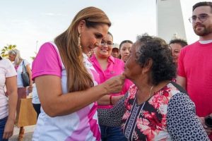 Llama Gobernadora Mara Lezama a la concientización del cáncer de mama con Lazo Rosa en Chetumal