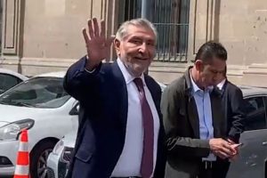 Adán Augusto López reaparece con nuevo look para visitar a AMLO en Palacio Nacional