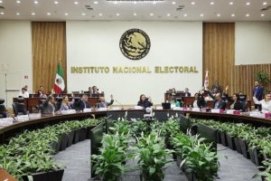 Respalda AMLO acuerdo del INE para postular 5 mujeres a gubernaturas
