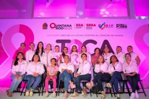 Viste Mara Lezama de rosa el Palacio Gobierno en la lucha contra el cáncer de mama