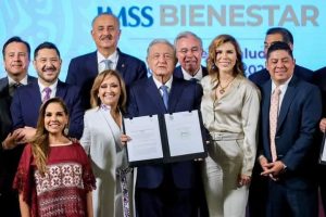 Mara Lezama firma el Acuerdo Nacional de la Federalización de los Servicios de Salud para Quintana Roo