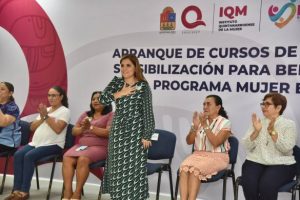 Preside Verónica Lezama el inicio de los cursos de capacitación y sensibilización para beneficiarias del programa “Mujer es Poder”