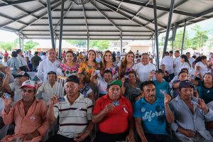 Mara Lezama entrega credenciales a dignatarias y dignatarios mayas de Quintana Roo