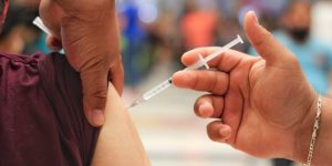 México inicia este lunes vacunación contra Covid 19 e influenza con 54 millones de dosis